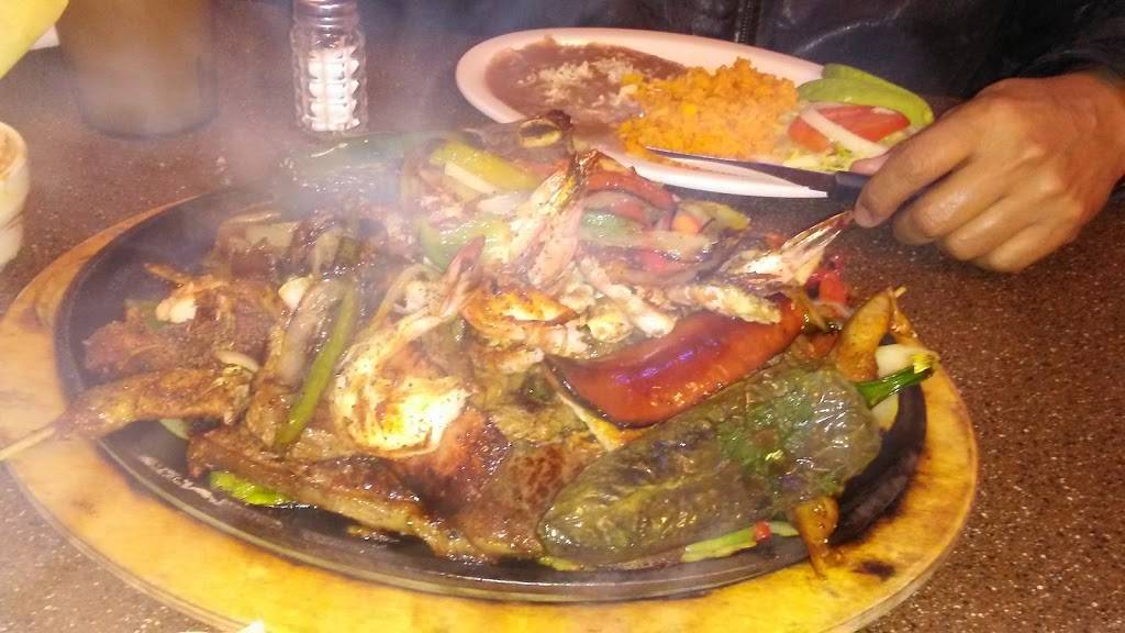 El Tiburon Seafood & Grill | restaurant | 4115 W Jefferson Blvd, Dallas, TX 75211, USA | 2143374779 OR +1 214-337-4779