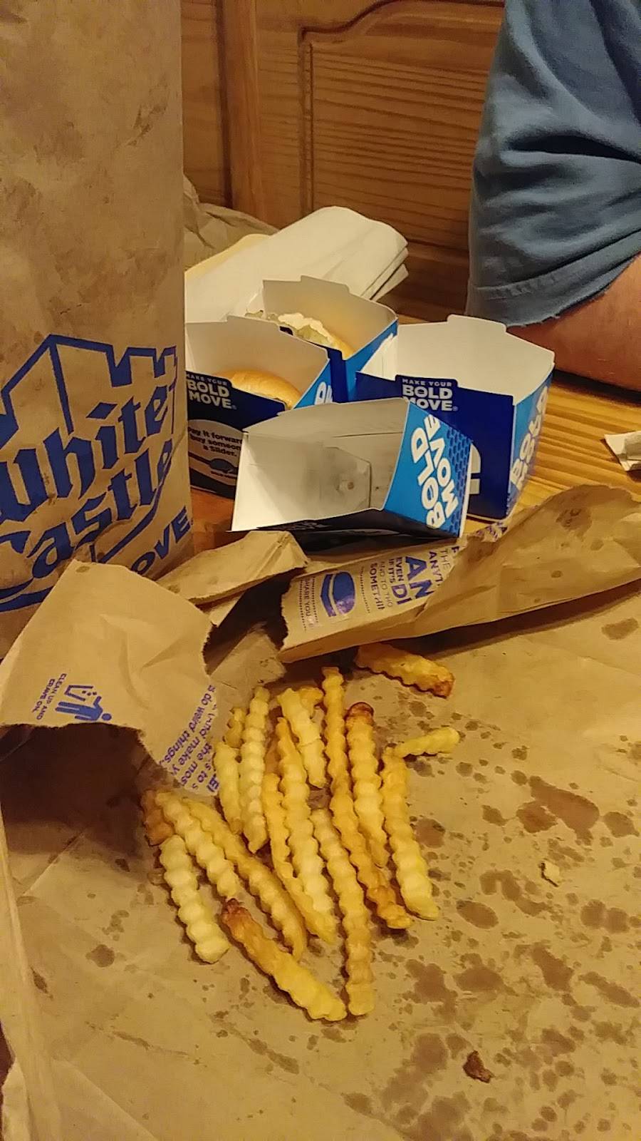 White Castle | restaurant | 10849 Lincoln Trail, Fairview Heights, IL 62208, USA | 6183987608 OR +1 618-398-7608