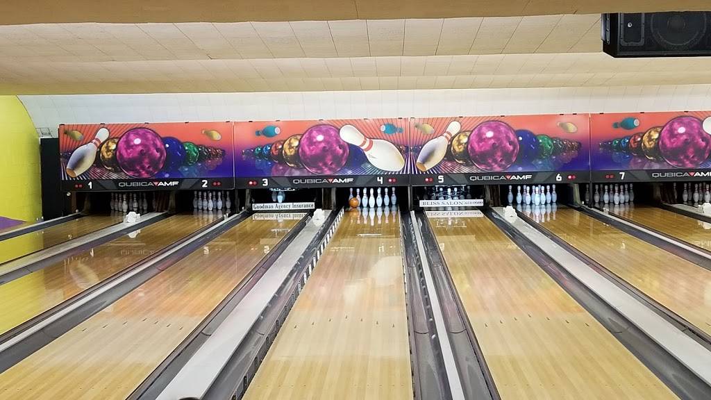Bowlero Lanes | restaurant | 12470 IL-108, Carlinville, IL 62626, USA | 2178549208 OR +1 217-854-9208