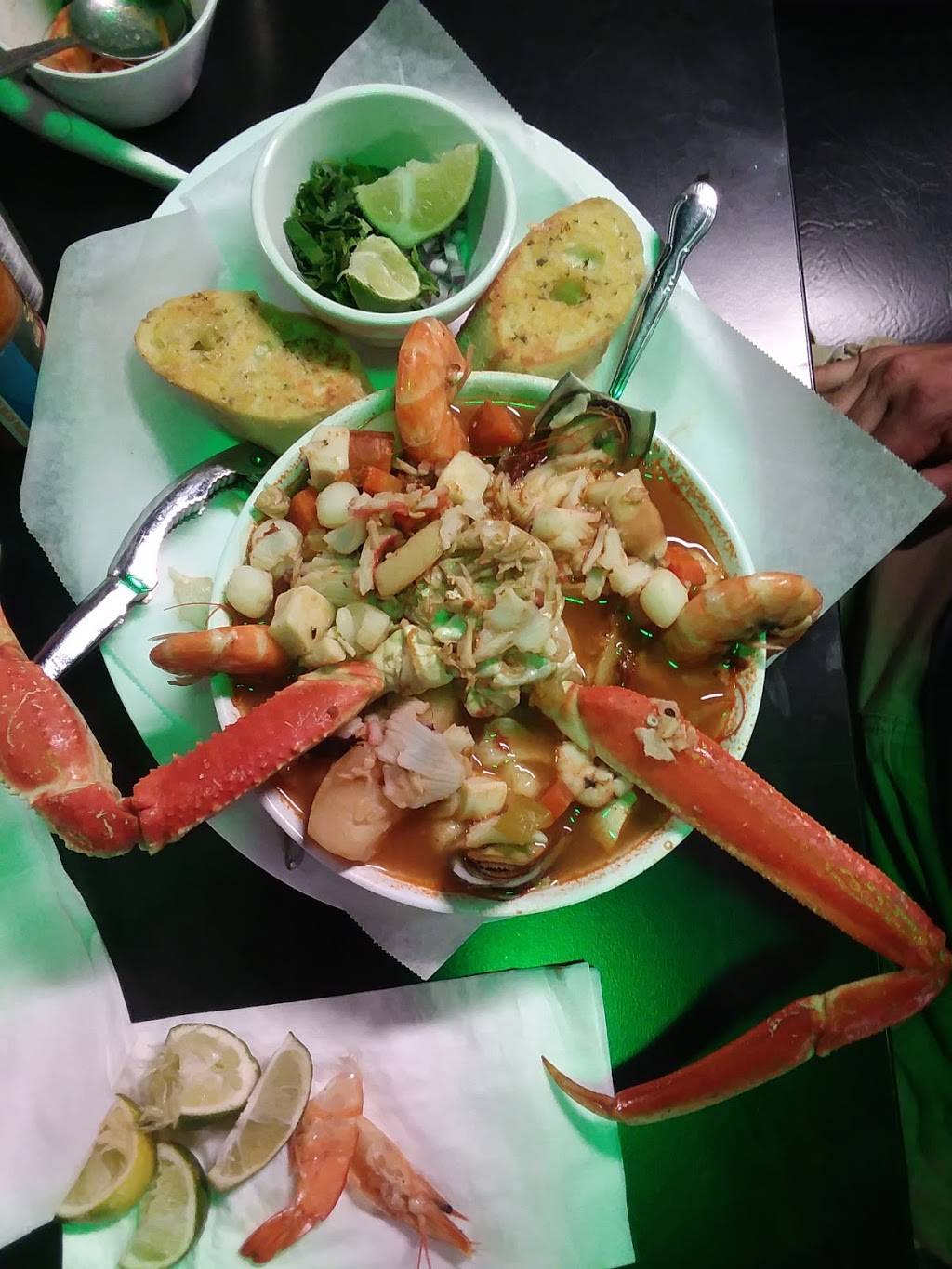 Coco Bongo Mariscos & Bar | restaurant | 5341 W 10th St, Indianapolis, IN 46224, USA | 3174058097 OR +1 317-405-8097
