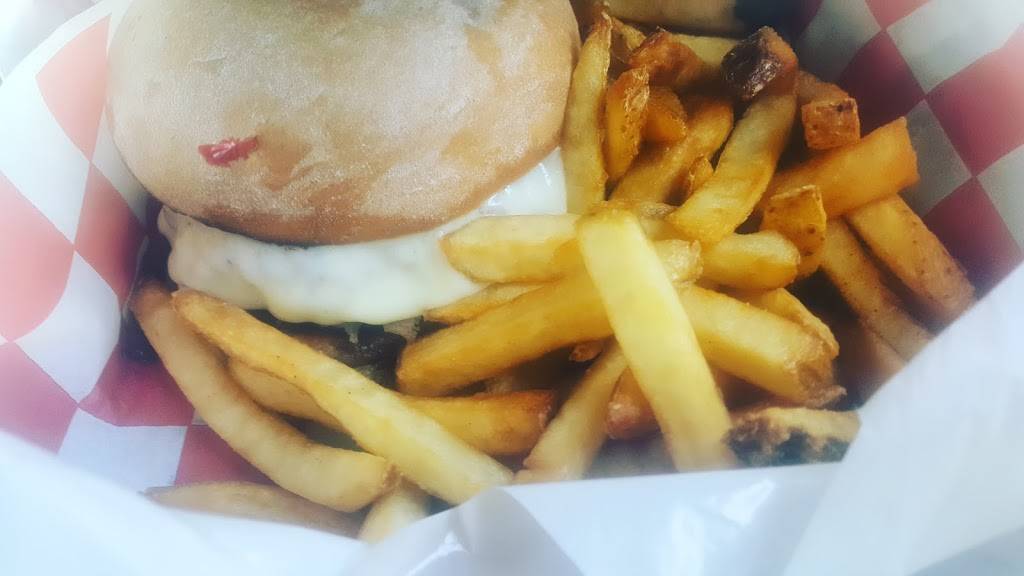 Smokin Willy BBQ | restaurant | 6102, 201 N Maple Ave, Purcellville, VA 20132, USA | 5404417081 OR +1 540-441-7081