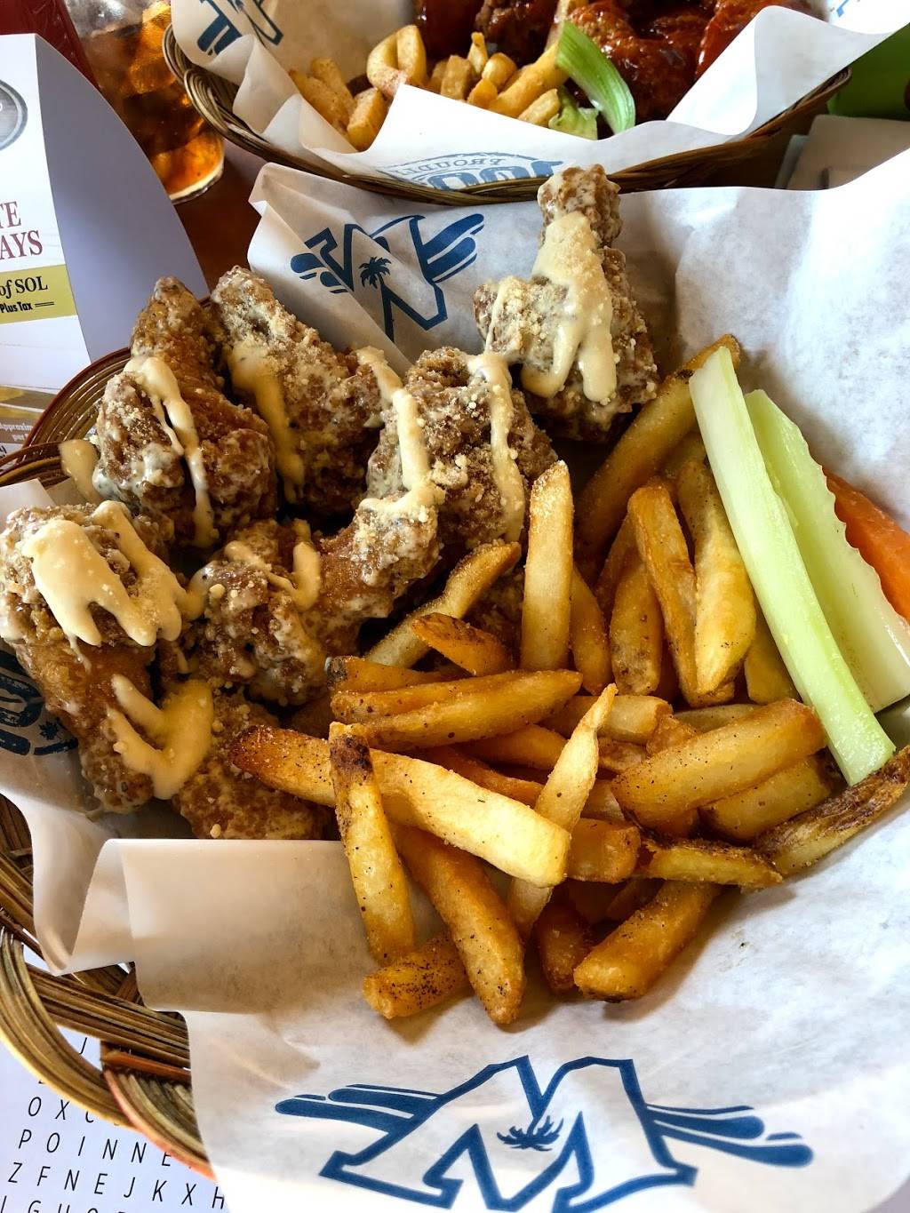 Wild Wing | restaurant | 2051 Winston Park Dr, Oakville, ON L6H 6P5, Canada | 2896442443 OR +1 289-644-2443