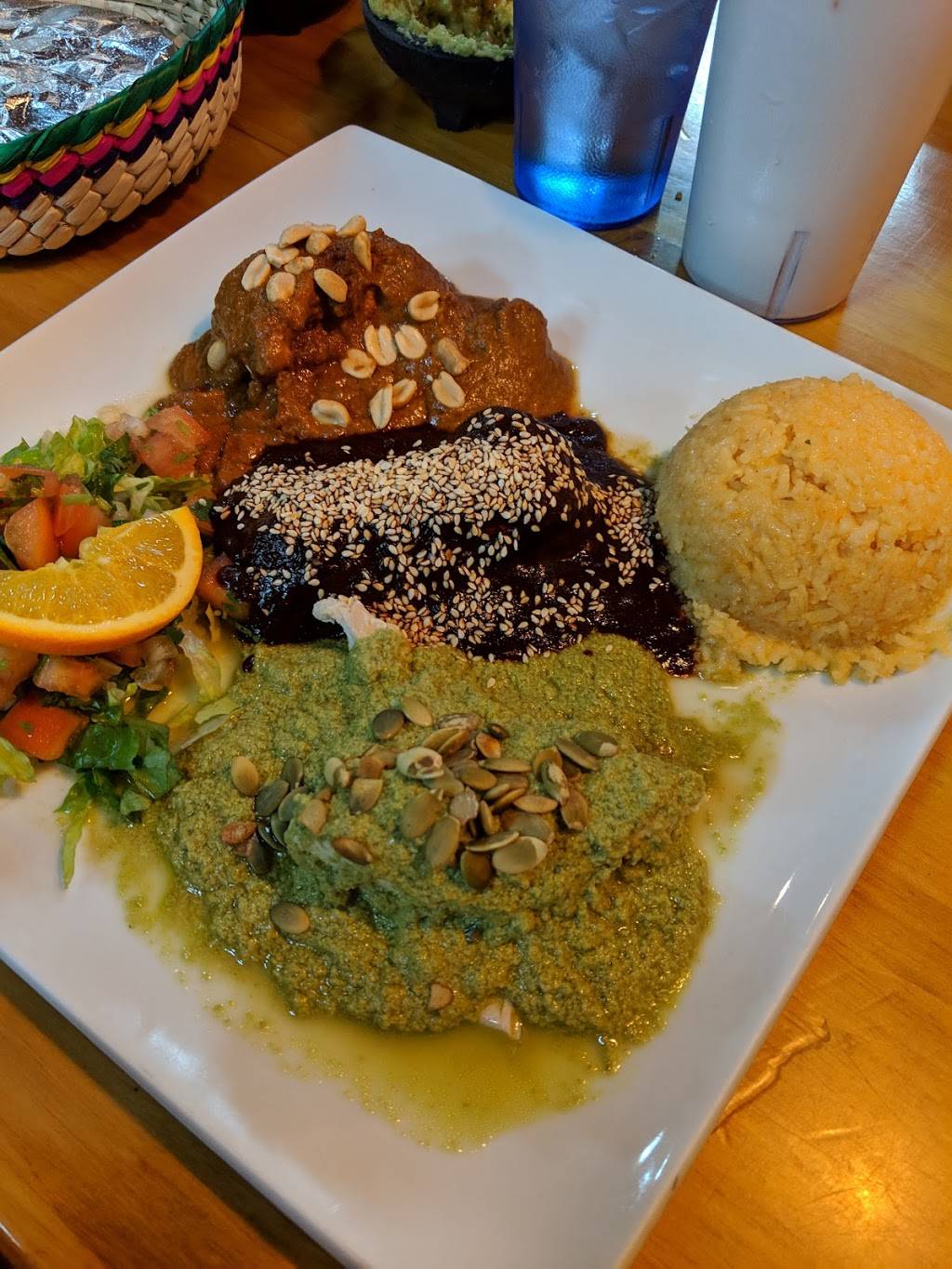 Plazuelas Mexican Restaurant | restaurant | 40015 CA-49 St 203, Oakhurst, CA 93644, USA | 5596587771 OR +1 559-658-7771