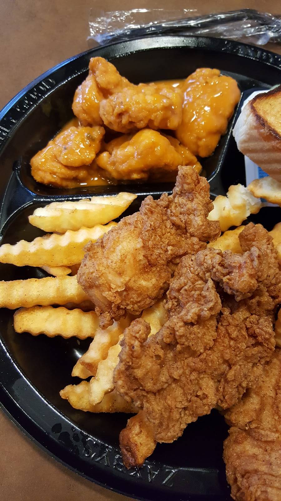 Zaxbys Chicken Fingers & Buffalo Wings | restaurant | 9569 N Regency Square Blvd, Jacksonville, FL 32225, USA | 9047200443 OR +1 904-720-0443