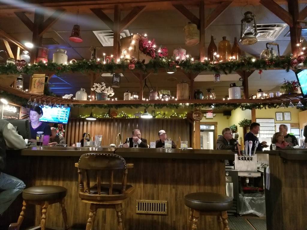 Quinny’s Sports Pub and Grill | restaurant | 3140 Century Ave N, St Paul, MN 55110, USA | 6517702443 OR +1 651-770-2443