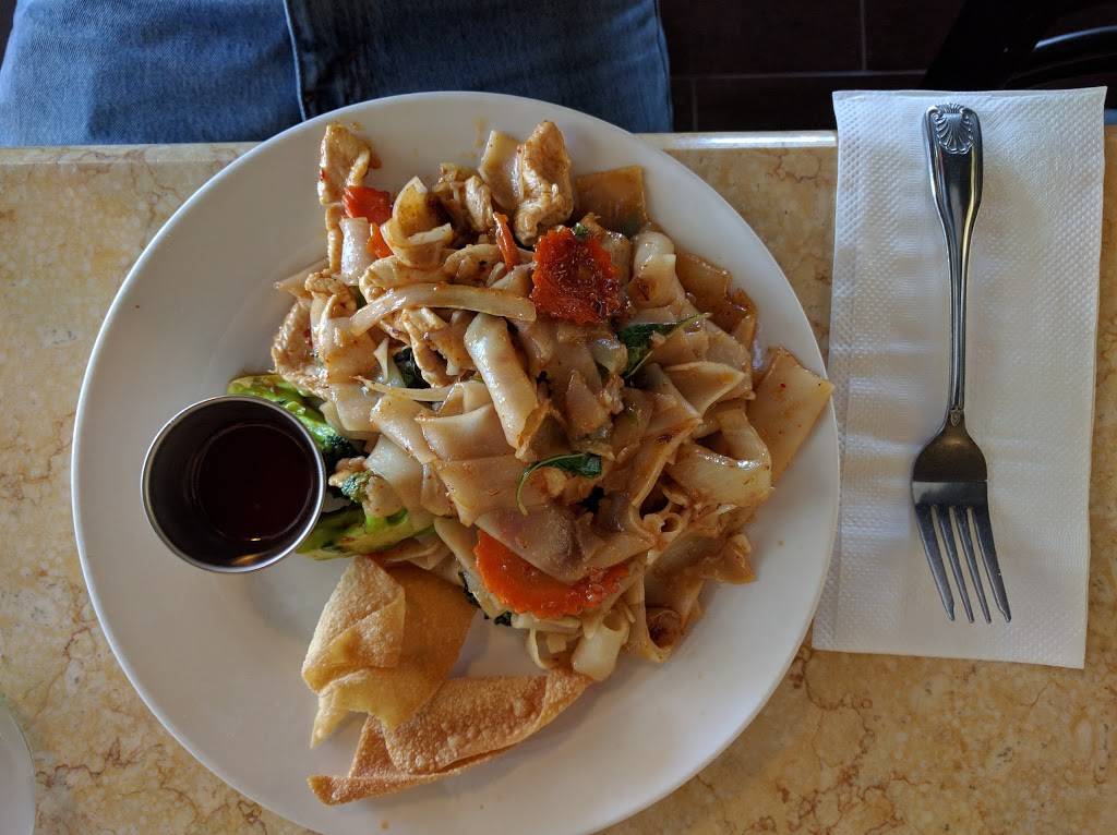 Chanpen Thai Cuisine | restaurant | 2700 W Baseline Rd, Tempe, AZ 85283, USA | 6024384029 OR +1 602-438-4029