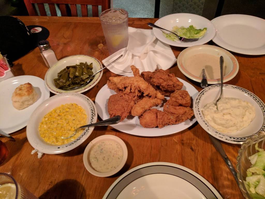 Babes Chicken Dinner House | restaurant | 230 N Center St, Arlington, TX 76011, USA | 8178010300 OR +1 817-801-0300