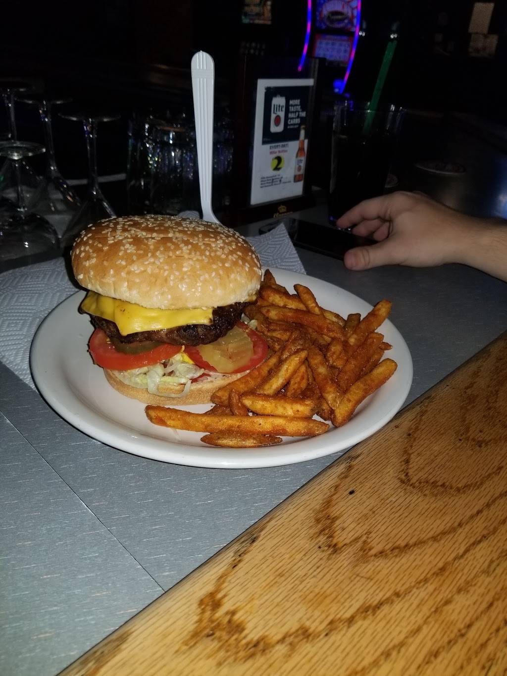 Just Us Sports Bar & Grill | restaurant | 8501 S 88th Ave, Justice, IL 60458, USA | 7085940600 OR +1 708-594-0600