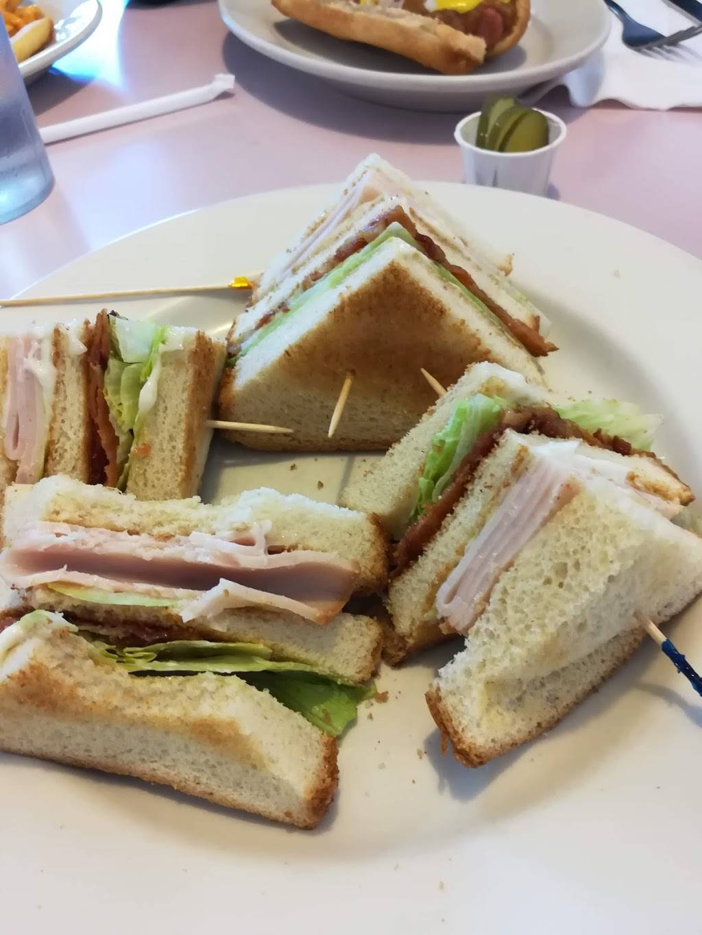 Astoria Coney Island & Restaurant | restaurant | 33523 Eight Mile Rd # C5, Livonia, MI 48152, USA | 2484736406 OR +1 248-473-6406