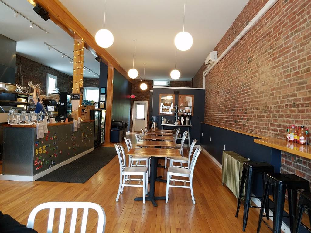 86 This | meal takeaway | 125 Main St, Ellsworth, ME 04605, USA | 2076101777 OR +1 207-610-1777