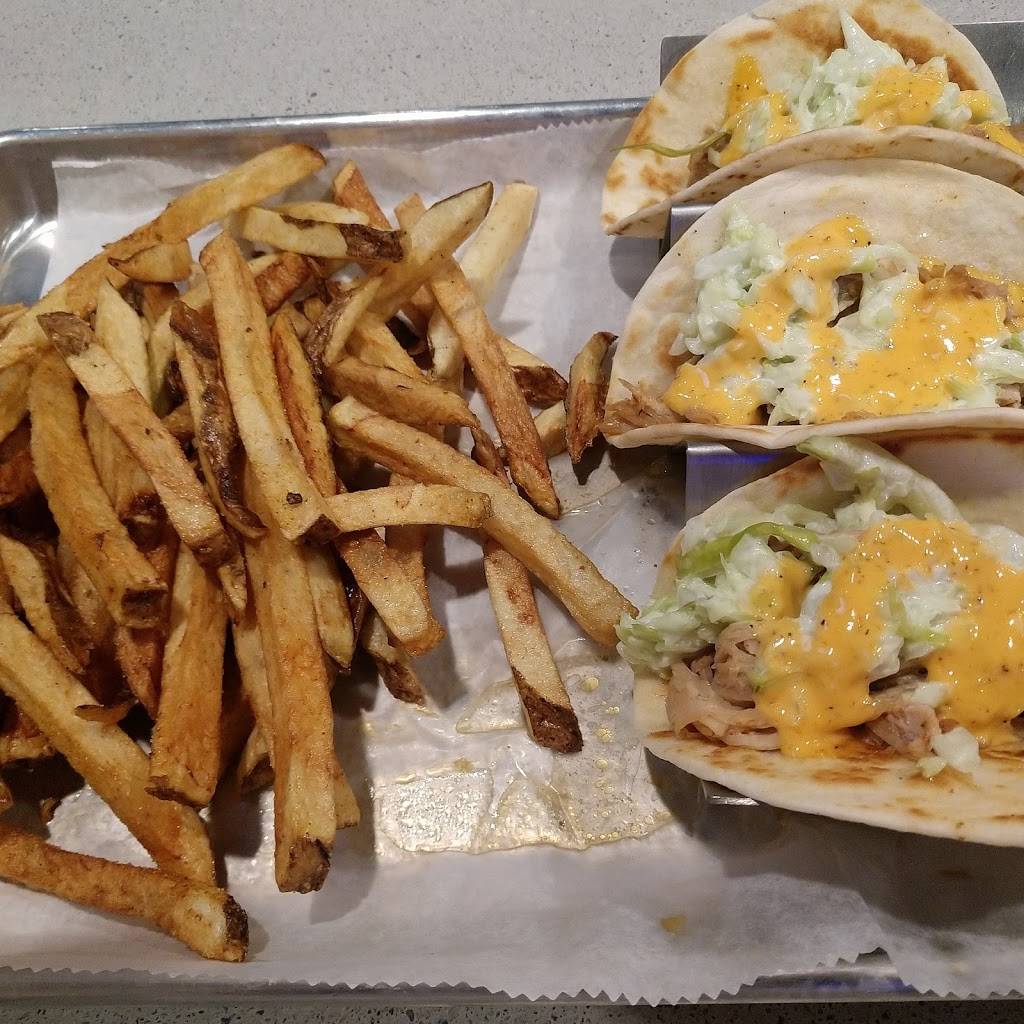 Tinwood Tavern | restaurant | 120 Johnson Dr, Uhrichsville, OH 44683, USA | 7402297081 OR +1 740-229-7081