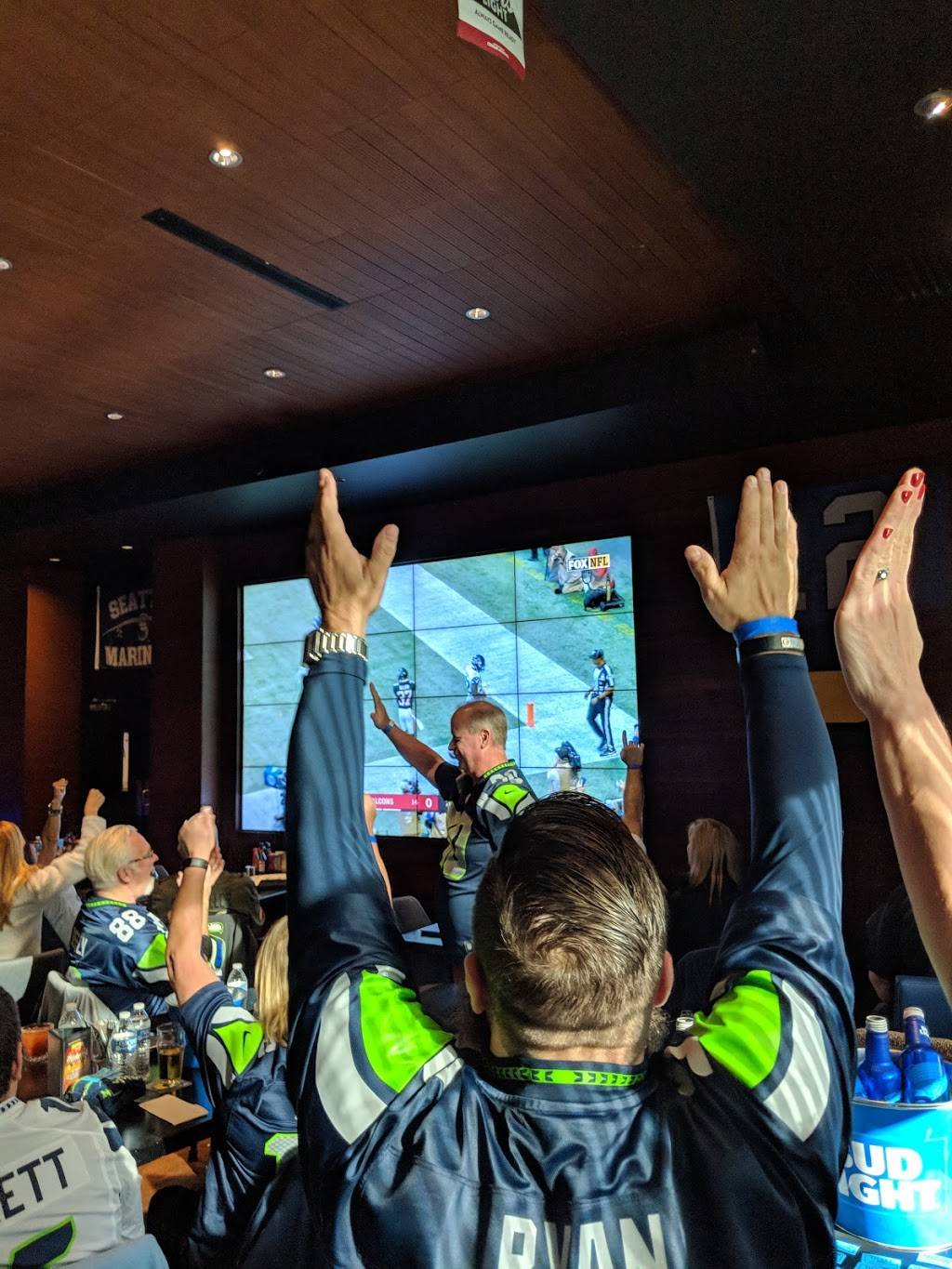 The Draft Sports Bar & Grill | restaurant | 10200 Quil Ceda Blvd, Tulalip, WA 98271, USA | 3607161625 OR +1 360-716-1625