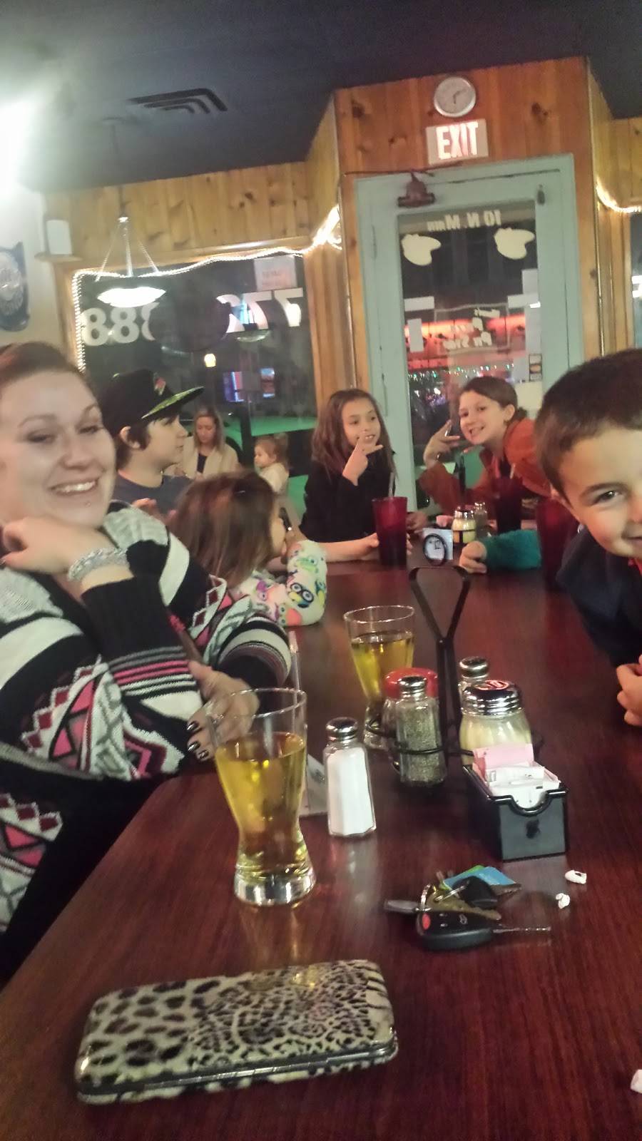 Mikeys Pizza Pit Stop | restaurant | 10 N Main St, Knox, IN 46534, USA | 5747725888 OR +1 574-772-5888