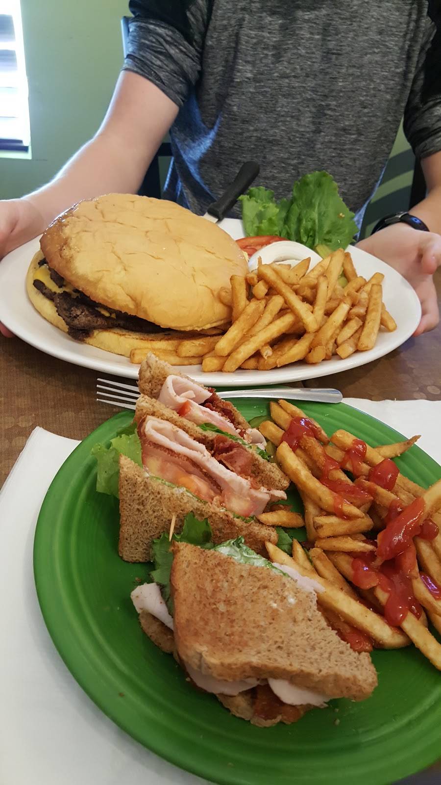 Uncle Linnys Restaurant | restaurant | 4112 E Pontoon Rd, Granite City, IL 62040, USA | 6187973333 OR +1 618-797-3333