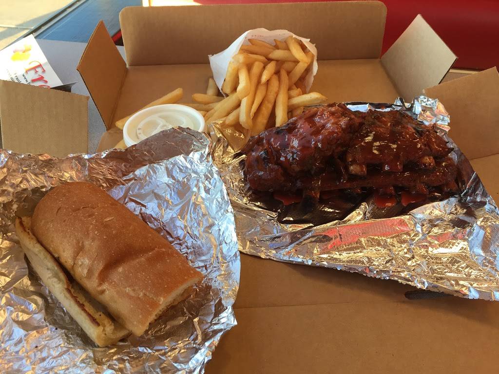 Frankys Red Hots | restaurant | 1250 W Lake St # 23, Addison, IL 60101, USA | 6305438636 OR +1 630-543-8636