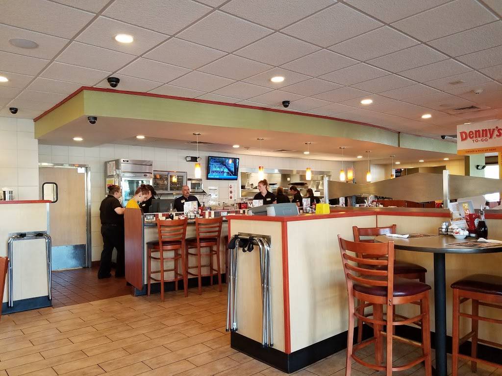 Dennys | restaurant | 44 Dowling Village Boulevard, North Smithfield, RI 02896, USA | 4013561109 OR +1 401-356-1109