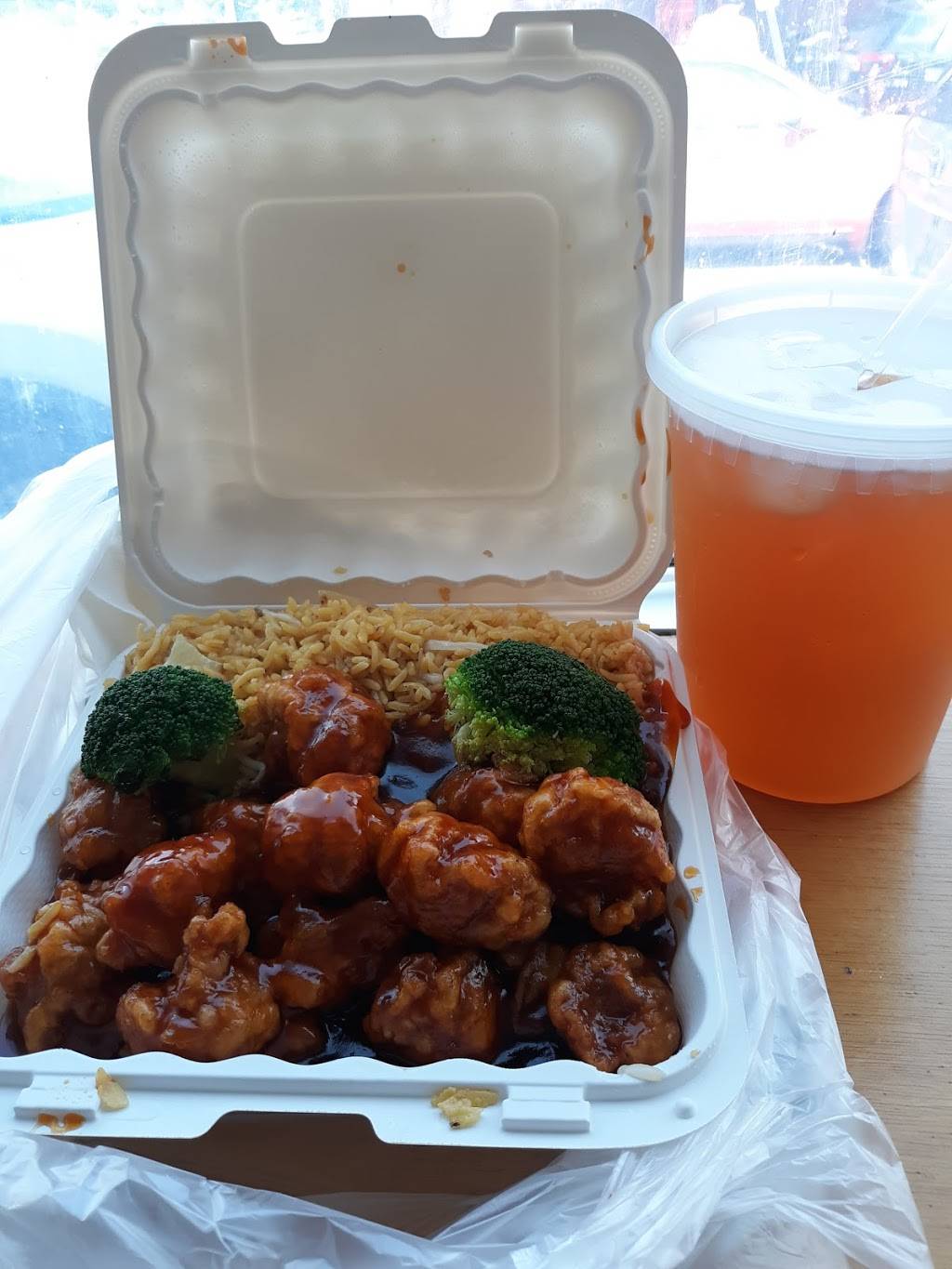 Sunnys Carryout | meal takeaway | 1301 Good Hope Rd SE, Washington, DC 20020, USA | 2026781773 OR +1 202-678-1773