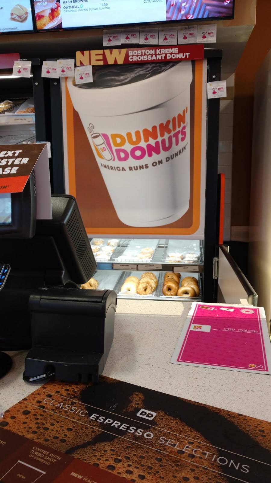 Dunkin | cafe | 174 Village Center Dr, Lusby, MD 20657, USA | 4103269196 OR +1 410-326-9196