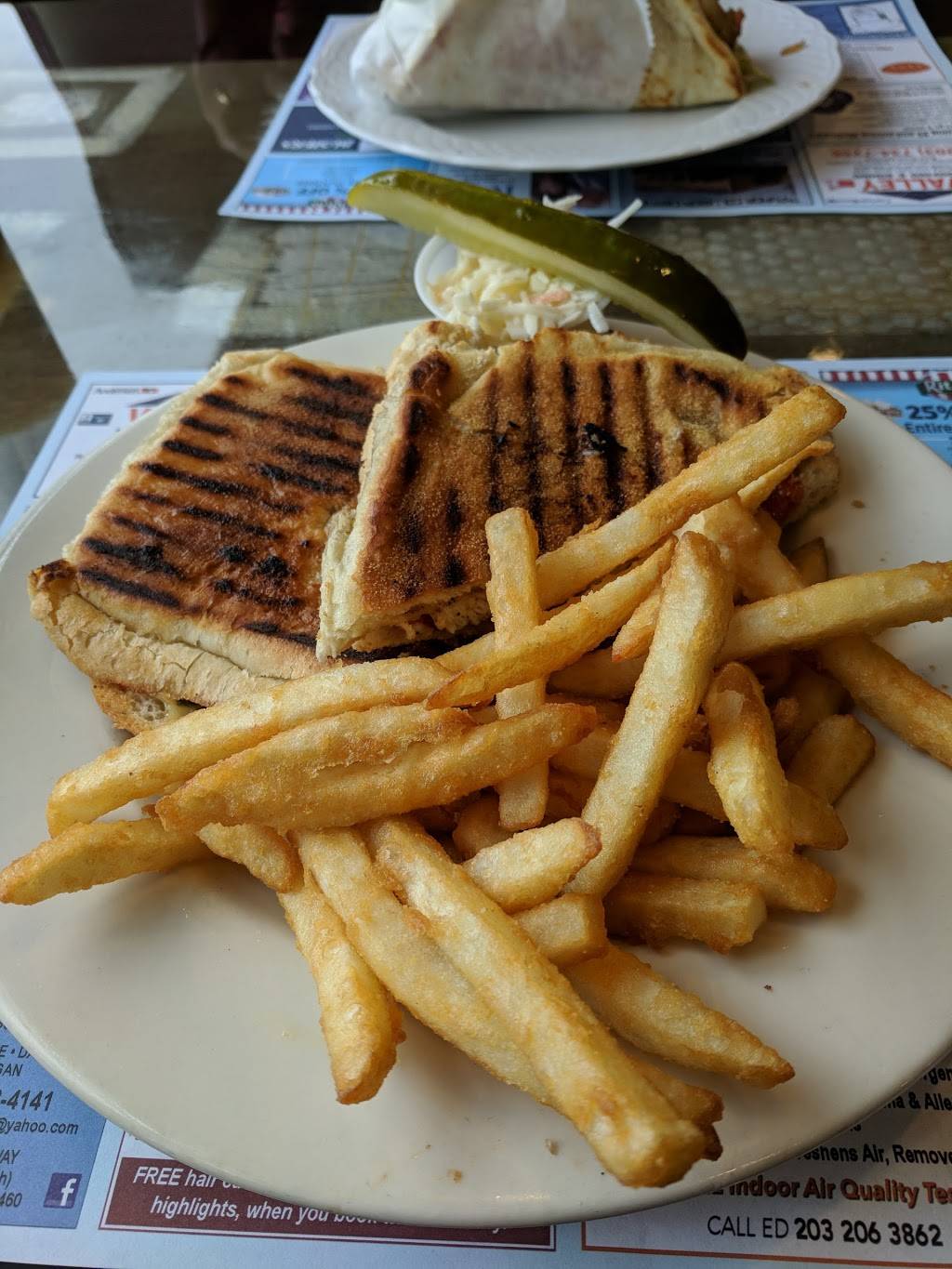 Milford Diner | restaurant | 886 Bridgeport Ave, Milford, CT 06460, USA | 2036932033 OR +1 203-693-2033