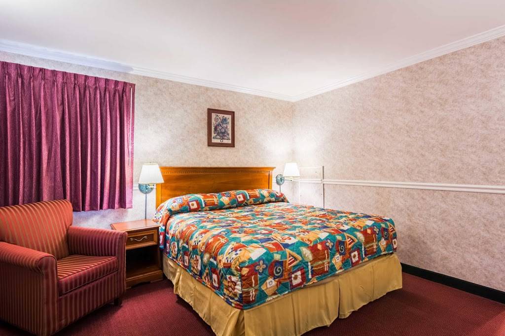 Rodeway Inn | restaurant | 9700 Fairfax Blvd, Fairfax, VA 22031, USA | 5719219095 OR +1 571-921-9095