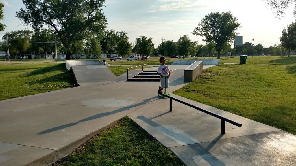 Great Wall Restaurant | meal delivery | 1812 S Seneca St #410, Wichita, KS 67213, USA | 3162646868 OR +1 316-264-6868