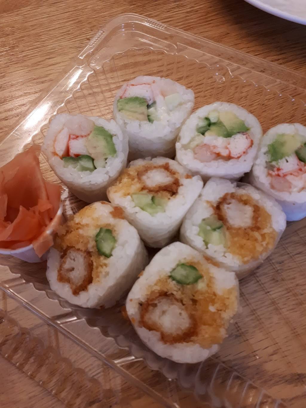 Plat Sushi | restaurant | 8812 Rue Hochelaga, Montréal, QC H1L 2M9, Canada | 5143568898 OR +1 514-356-8898