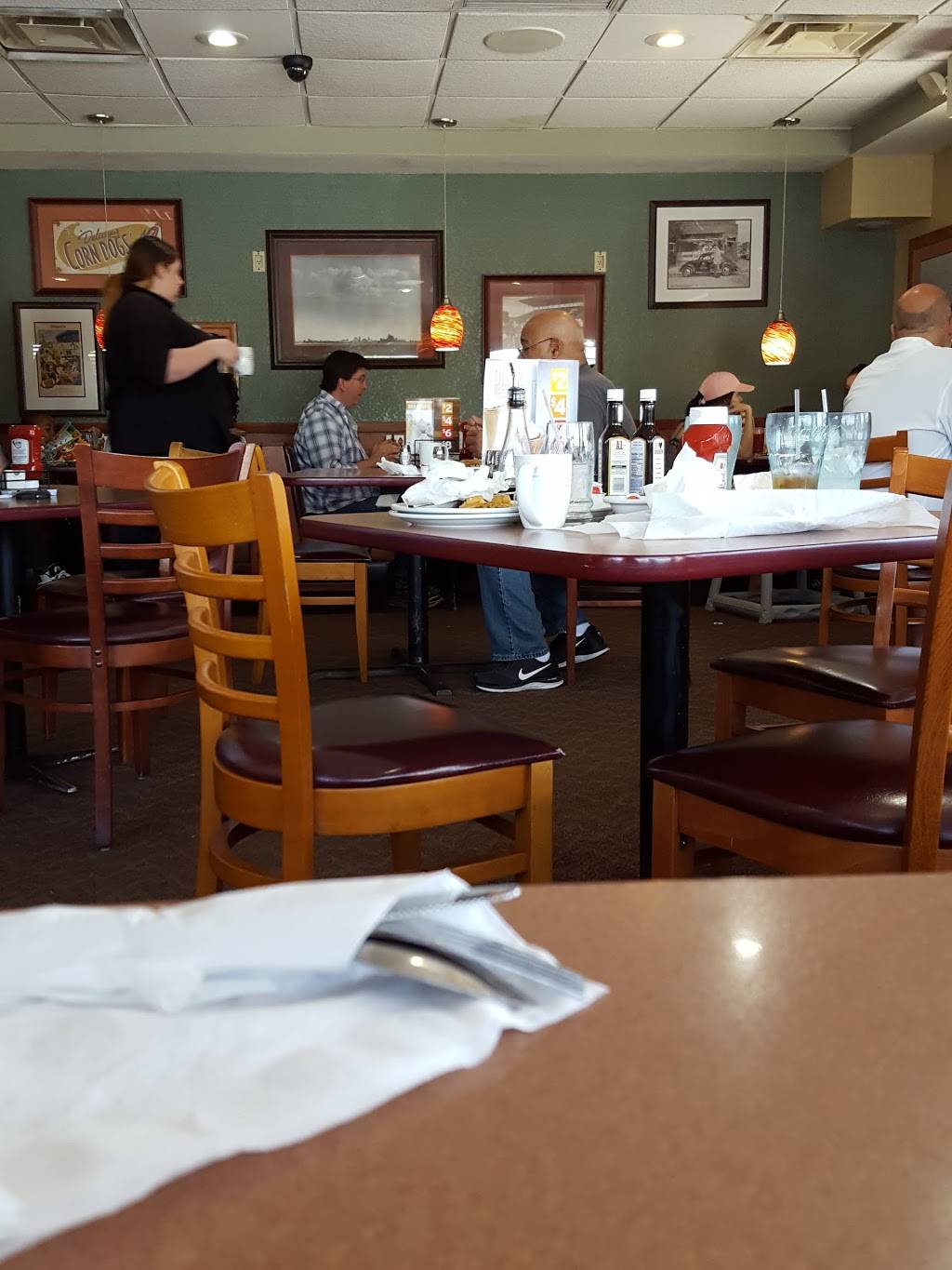 Dennys | restaurant | 11161 Research, The Plaza, Richmond, VA 23236, USA | 8043794213 OR +1 804-379-4213