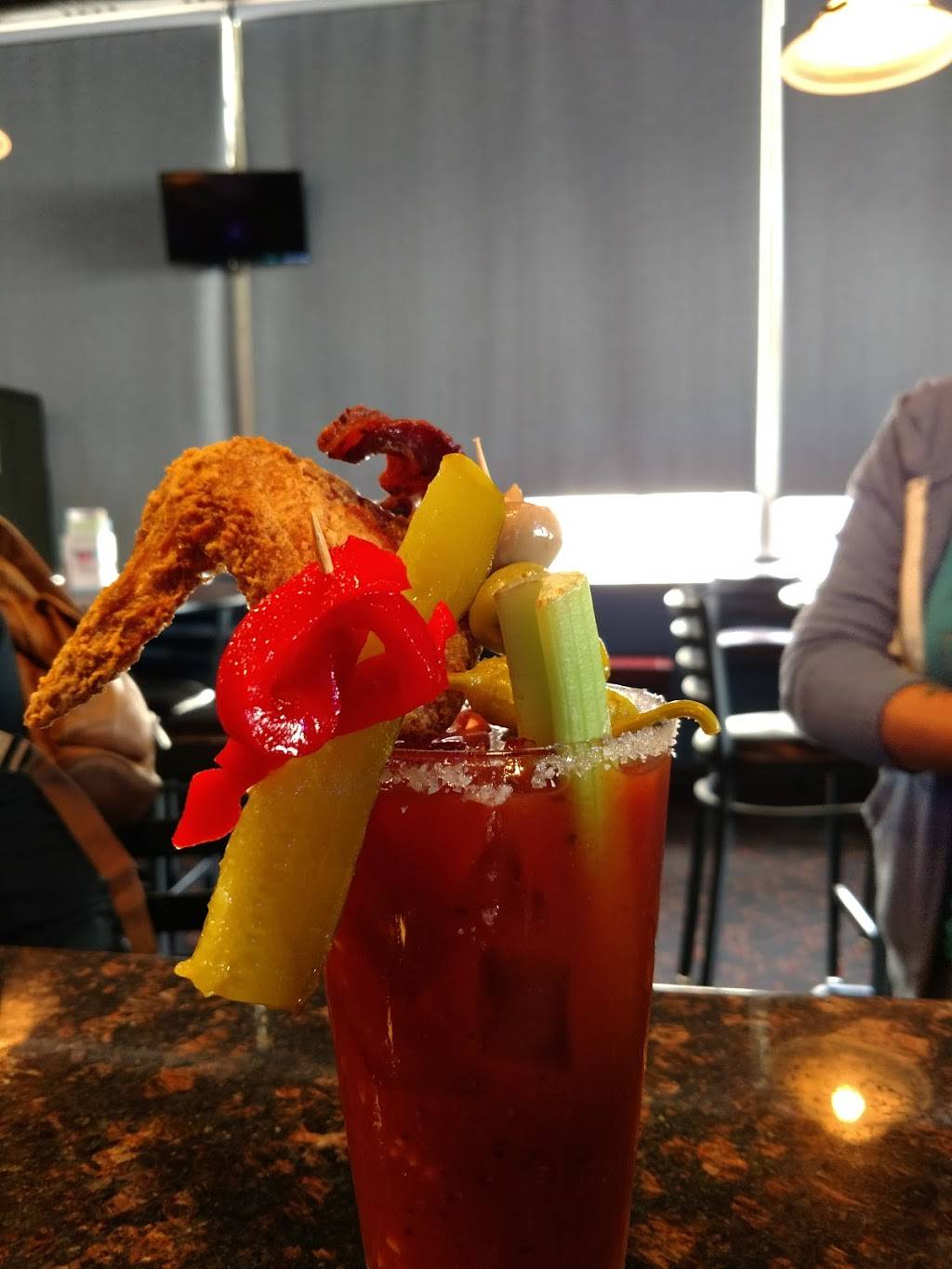 Sadie Maes Deli Dog | restaurant | 10530 SE Washington St, Portland, OR 97216, USA | 5032083055 OR +1 503-208-3055