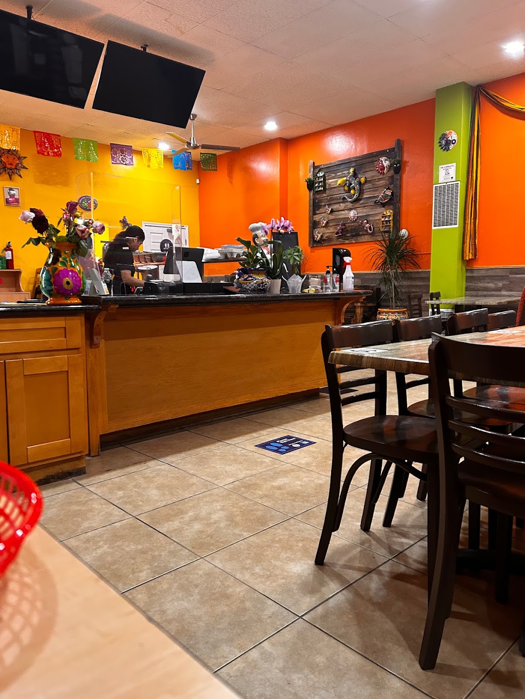 El Chilacatazo | restaurant | 337 Monterey St, Salinas, CA 93901, USA | 8319987677 OR +1 831-998-7677