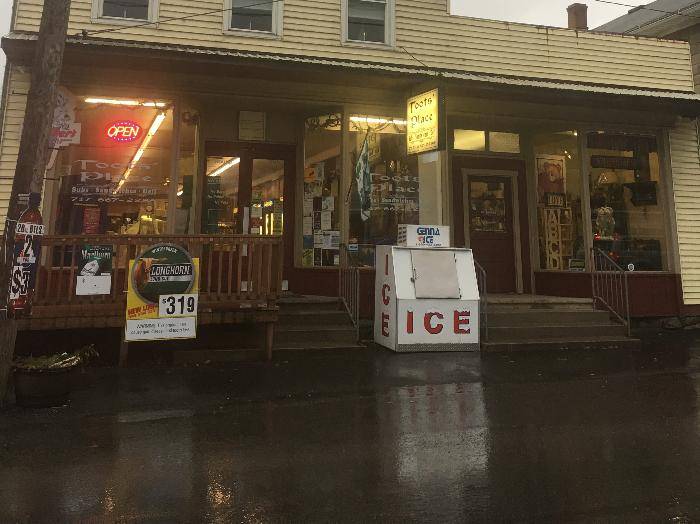 Toots Place | restaurant | 33 S Main St, Reedsville, PA 17084, USA | 7176672286 OR +1 717-667-2286