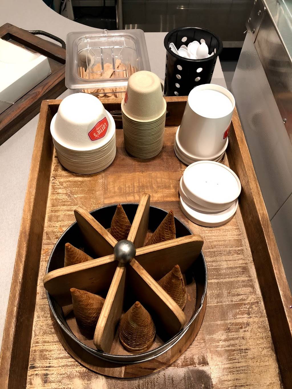 Lotties Creamery | restaurant | 240c Stanford Shopping Center, Palo Alto, CA 94304, USA | 6503846937 OR +1 650-384-6937