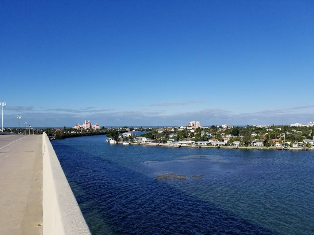 Isla Del Sol Yacht & Country Club | restaurant | 6000 Sun Blvd, St. Petersburg, FL 33715, USA | 7279064752 OR +1 727-906-4752