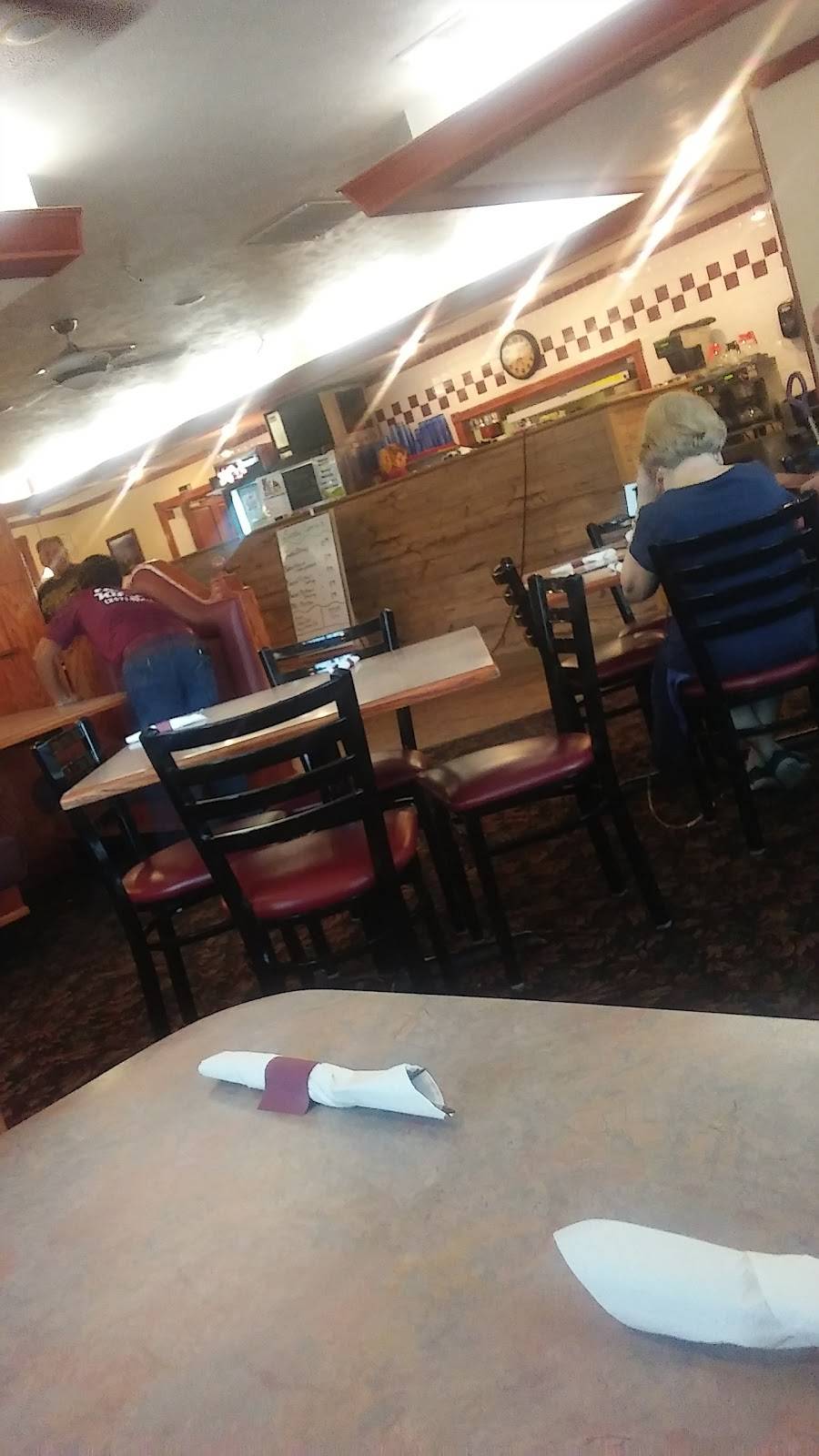 Country Kitchen | restaurant | 1025 W Spresser St, Taylorville, IL 62568, USA | 2178243111 OR +1 217-824-3111