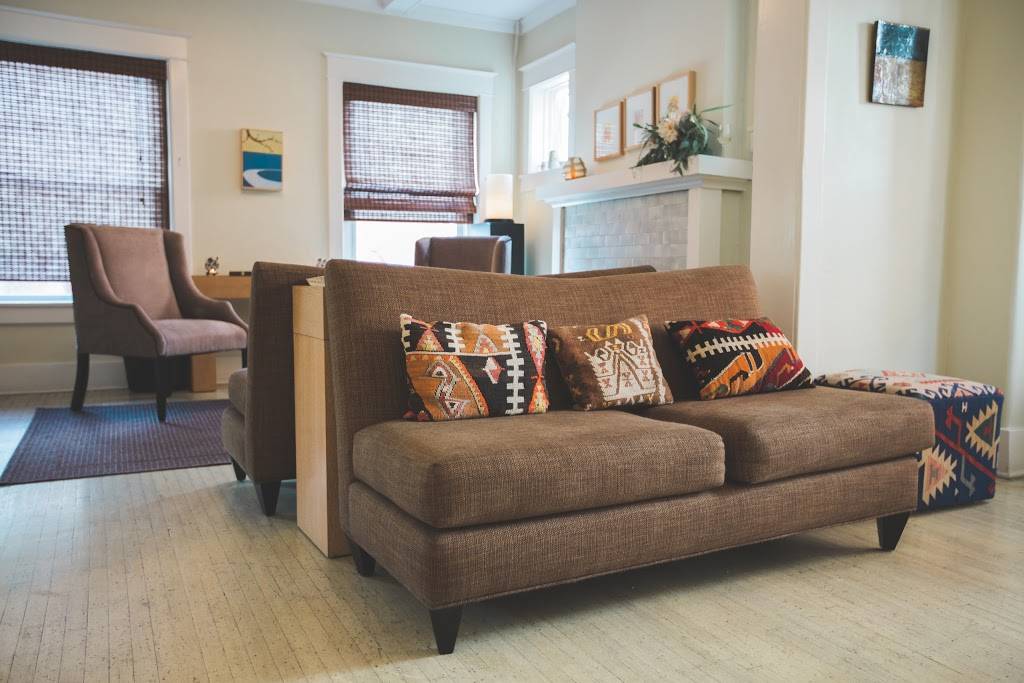 Wiltshire on Market | restaurant | 636 E Market St, Louisville, KY 40202, USA | 5025895224 OR +1 502-589-5224