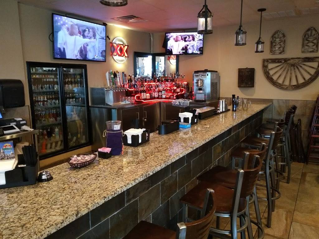 La Perla Bar & Grill | restaurant | 516 SW Military Dr, San Antonio, TX 78221, USA | 2104740597 OR +1 210-474-0597