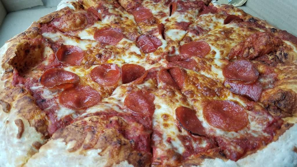 Wolf Den Pizza | restaurant | 628 Dresden Ave, East Liverpool, OH 43920, USA | 3303863330 OR +1 330-386-3330