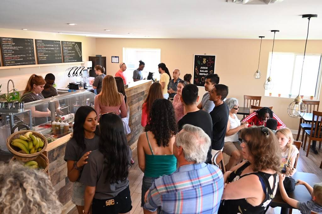 The Fresh Mango | restaurant | 2559 Innes Rd Unit 2, Gloucester, ON K1B 3K1, Canada | 6134246626 OR +1 613-424-6626