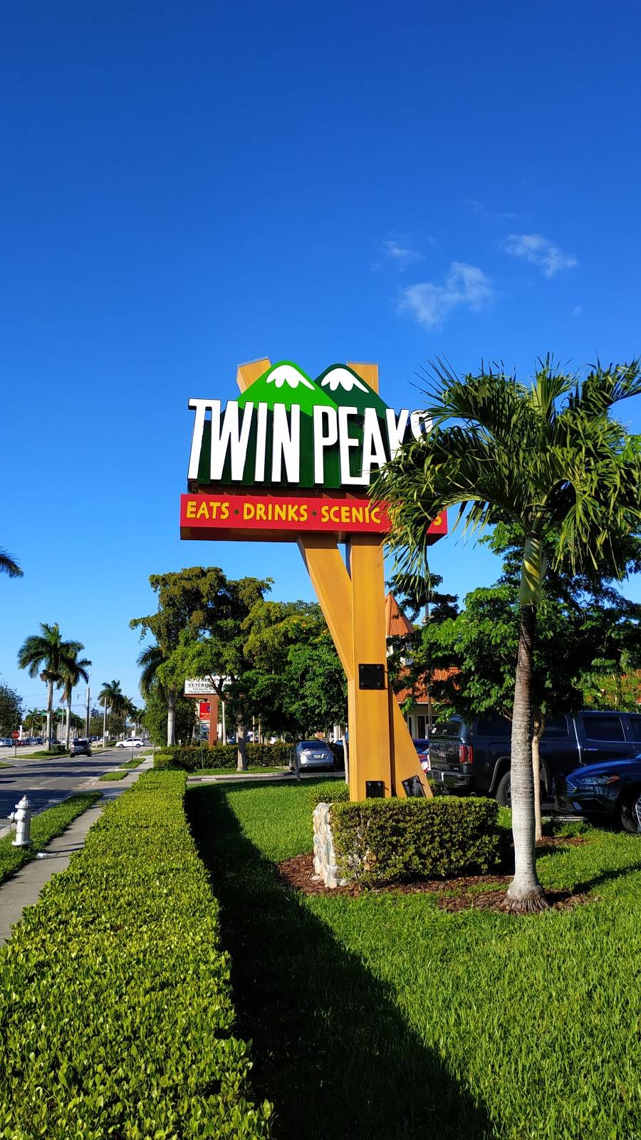 Twin Peaks Restaurant | restaurant | 2224 Palm Beach Lakes Blvd, West Palm Beach, FL 33409, USA | 5615089490 OR +1 561-508-9490