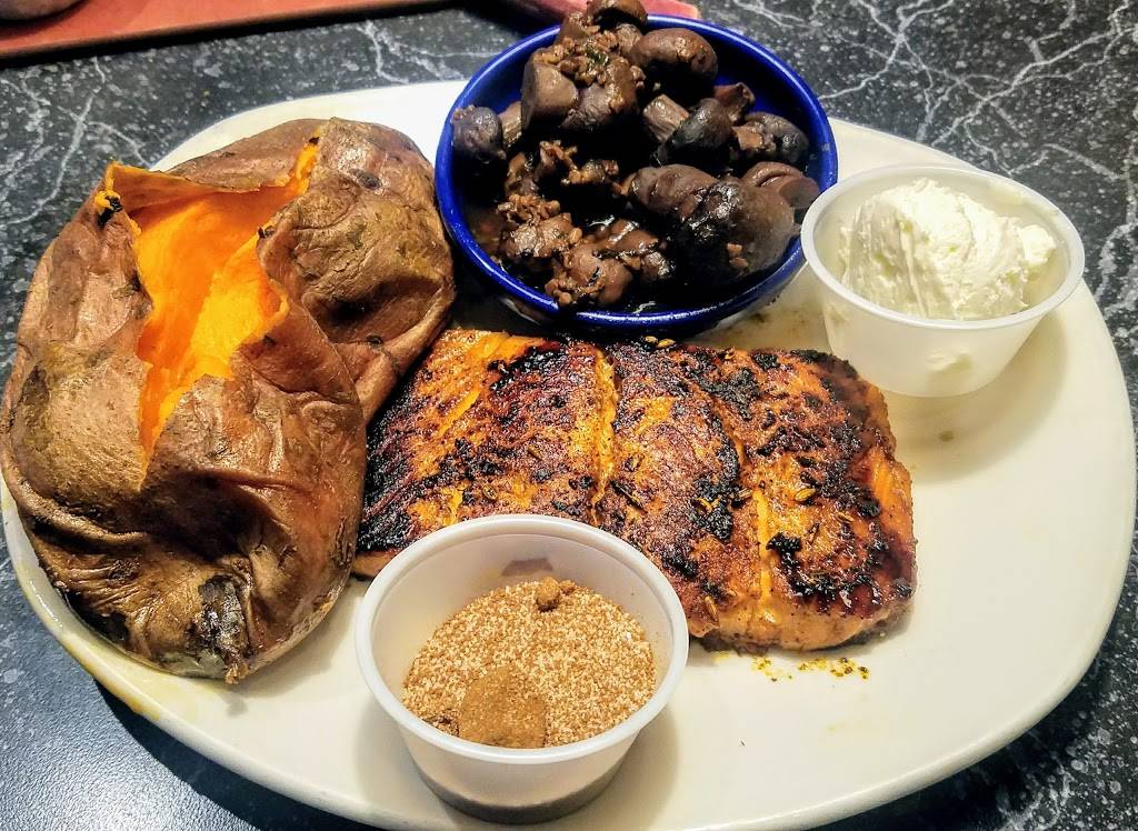 Tuckers American Favorites | restaurant | 2441 State St #6, New Albany, IN 47150, USA | 8129449999 OR +1 812-944-9999