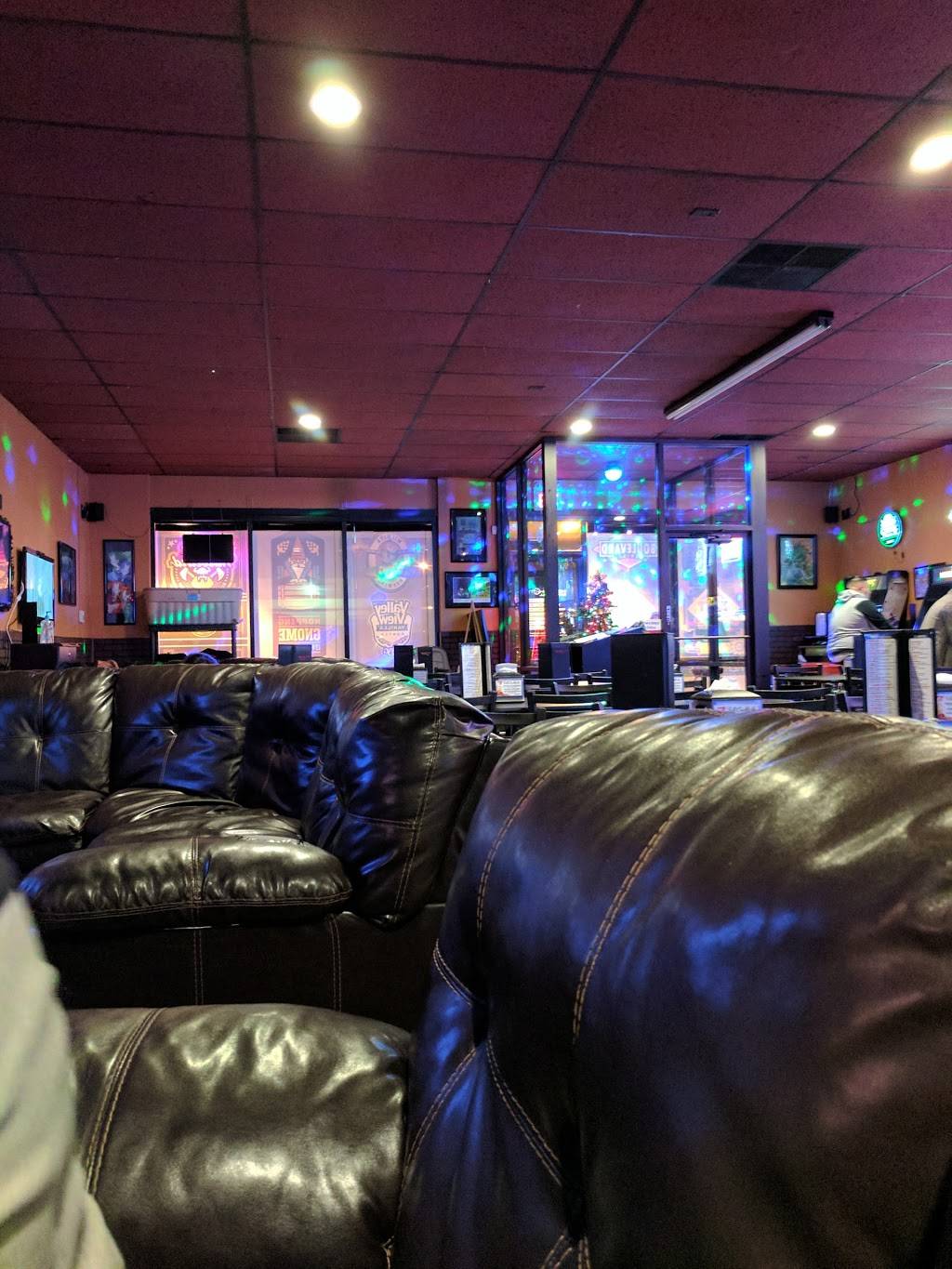 Headshots Bar & Grill | restaurant | 2120 N Woodlawn Blvd #324, Wichita, KS 67208, USA | 3162604370 OR +1 316-260-4370