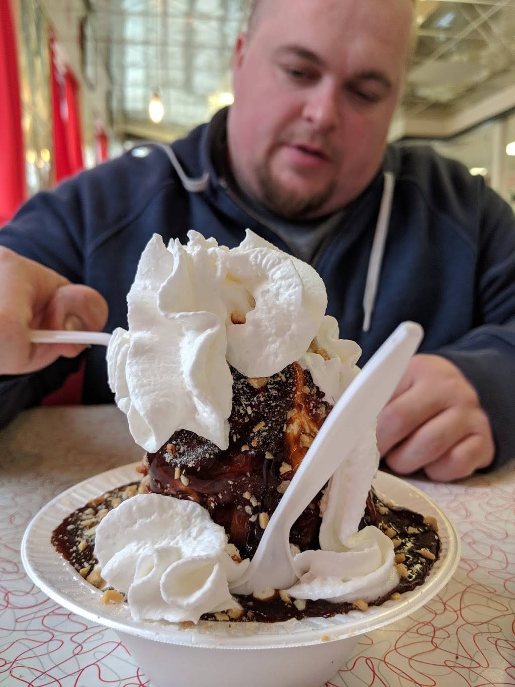 Kremeland | restaurant | 514 N Main St, Navarre, OH 44662, USA | 3308795018 OR +1 330-879-5018