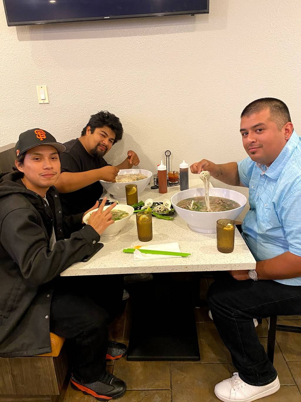 Pho Fresh | restaurant | 1988 Fremont Blvd, Seaside, CA 93955, USA | 8317174686 OR +1 831-717-4686