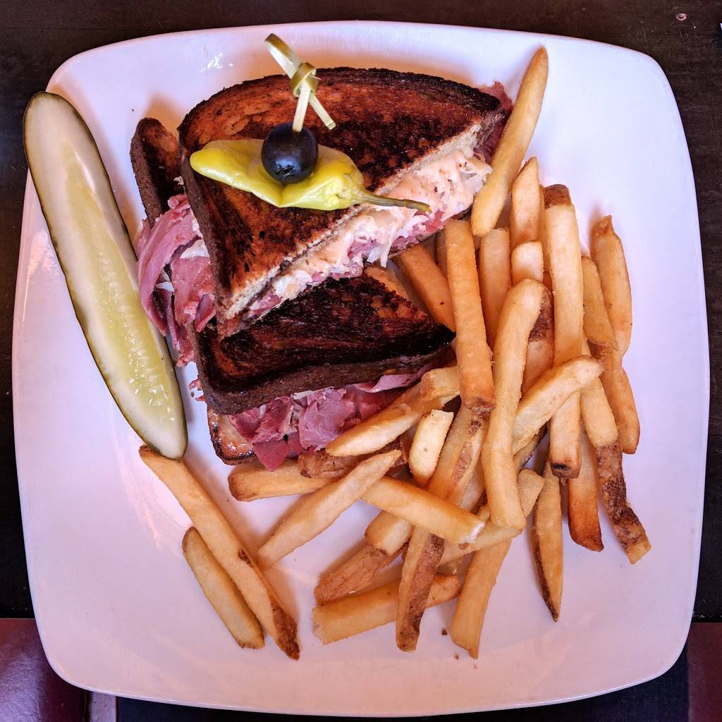 McGonigals Pub | The Loft | restaurant | 105 S Cook St, Barrington, IL 60010, USA | 8472777400 OR +1 847-277-7400