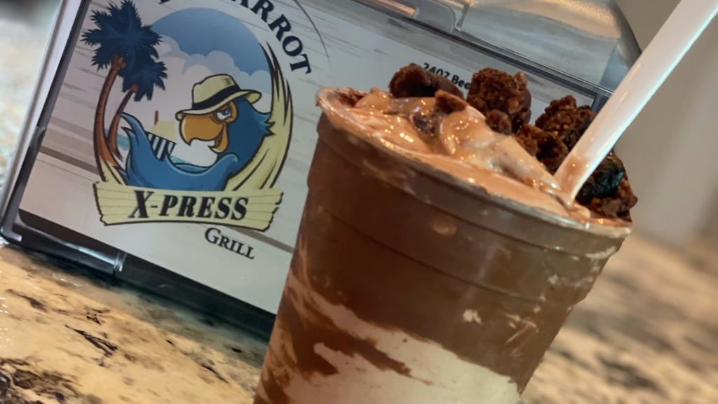 The Parrot X-Press Grill | restaurant | 2407 Bee Ridge Rd, Sarasota, FL 34239, USA | 9419224000 OR +1 941-922-4000