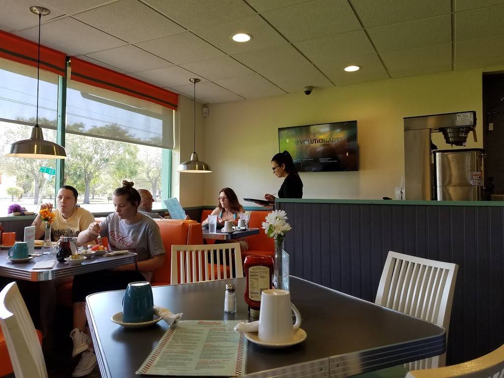 Sweeties Diner | restaurant | South 2625, 5998, US-1, Fort Pierce, FL 34982, USA | 7728283720 OR +1 772-828-3720