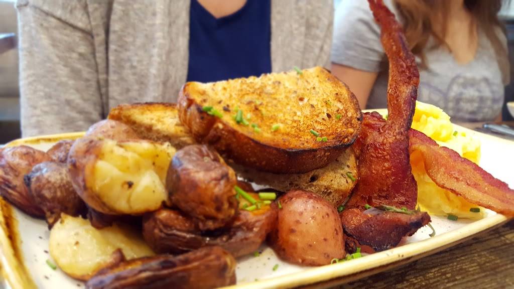 The Farmers Daughter | restaurant | 122 Main St, North Easton, MA 02356, USA | 5082970286 OR +1 508-297-0286