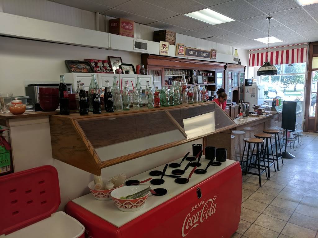 Docs Soda Fountain | restaurant | 133 S 2nd St, Girard, IL 62640, USA | 2176273491 OR +1 217-627-3491