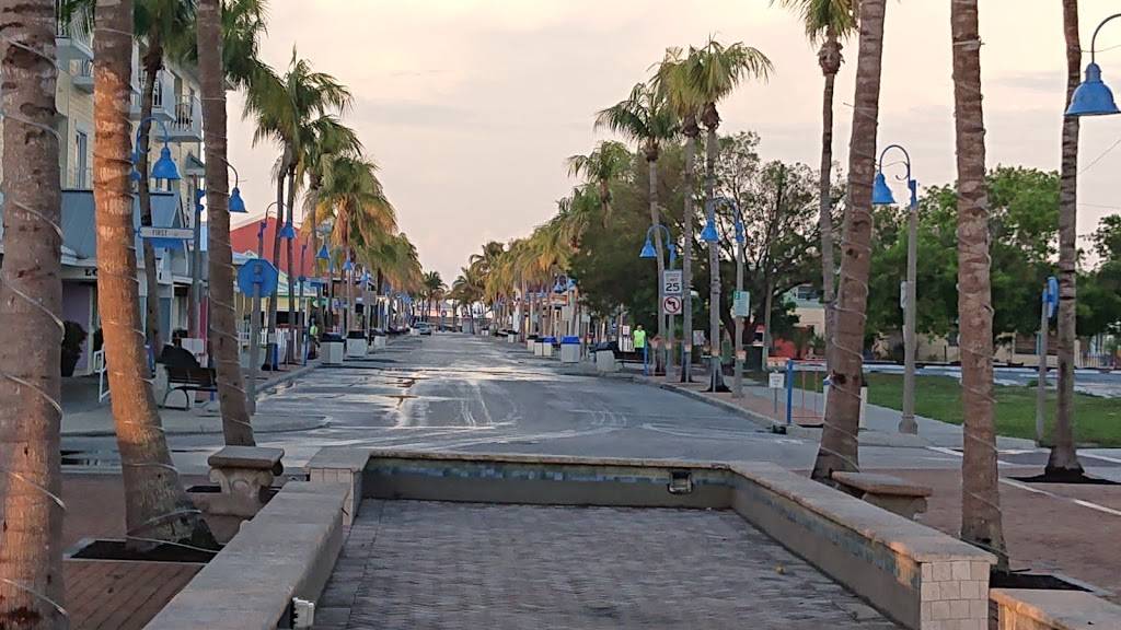 Uglys Waterside Bar | restaurant | 1131 First St, Fort Myers Beach, FL 33931, USA | 2394638077 OR +1 239-463-8077