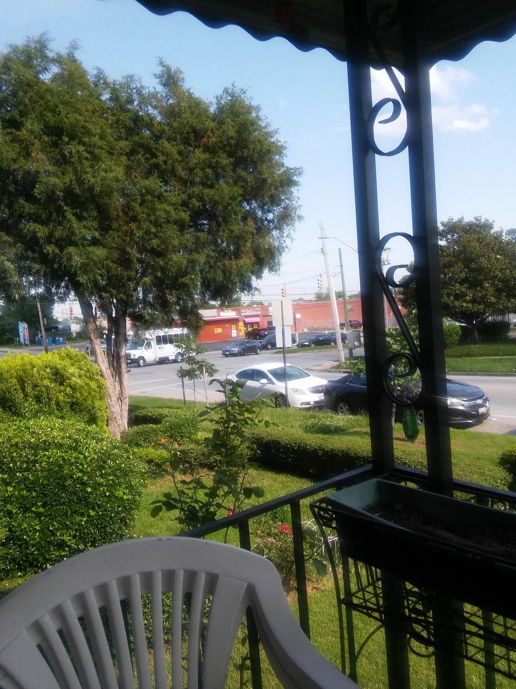 Edison Carryout and Grocery | restaurant | 1501 Edison Hwy # 2, Baltimore, MD 21213, USA | 4105221117 OR +1 410-522-1117