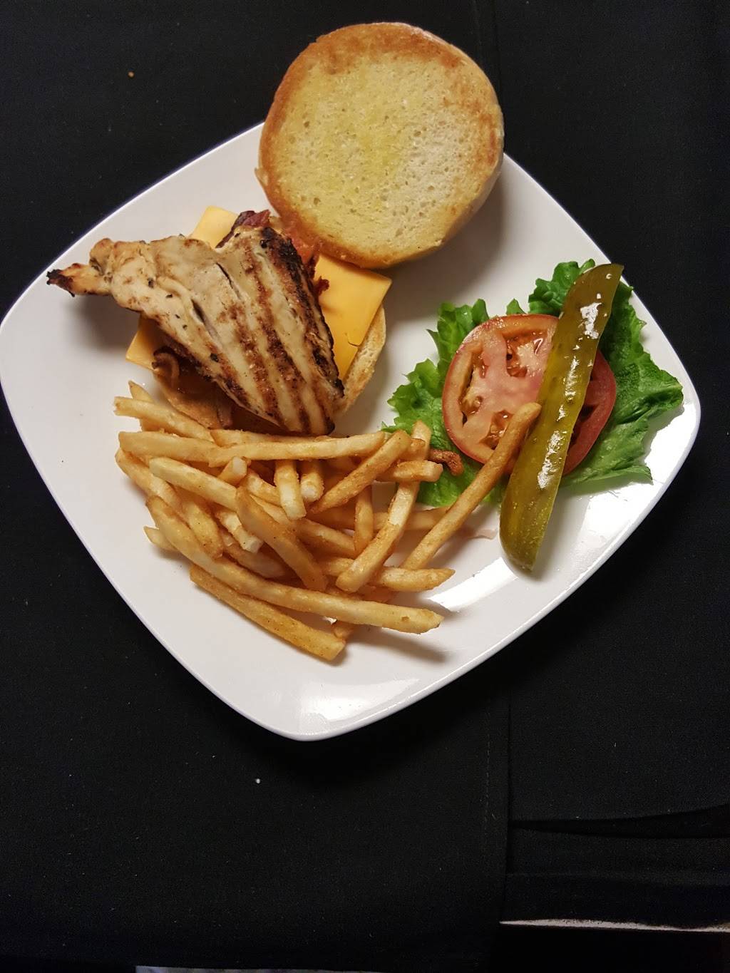 Billie Jeans Lakeside Pub & Grill | restaurant | 801 Babcock Dr, El Reno, OK 73036, USA | 4052623663 OR +1 405-262-3663